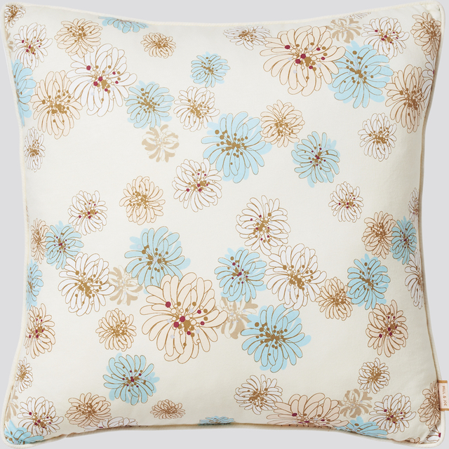 【ユニクロ「UT」×「PAUL ＆ JOE（ポールアンドジョー）」コラボ第二弾アイテム】クッション　1,500円