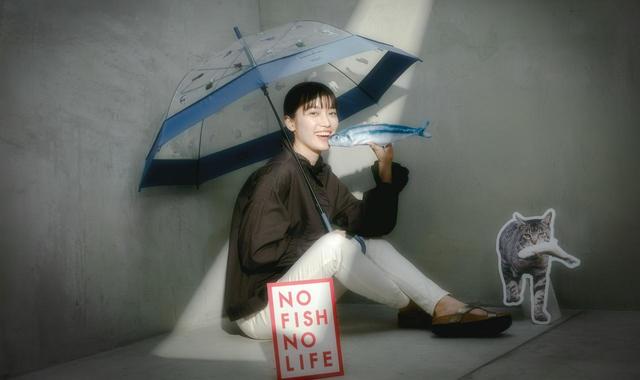 PT-OM02：プラスティックアンブレにゃん／ブルー【鯖トラ猫】2,640円（税込）