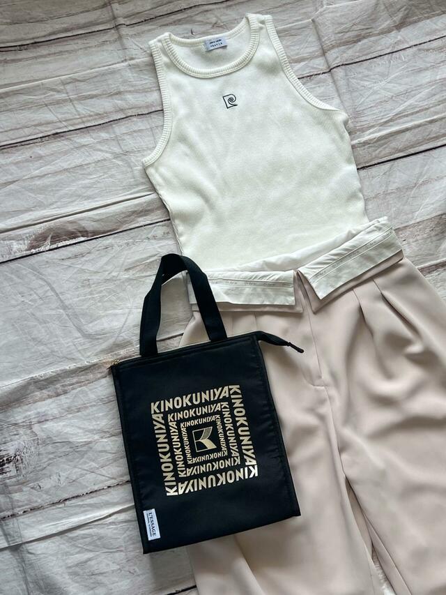 カジュアルなパンツスタイルに合わせてもGood!