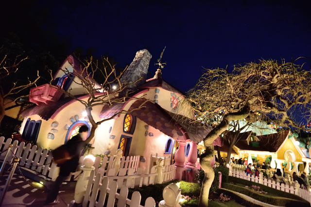 31：[18時55分]「ミニーの家」0分待ち ©Disney