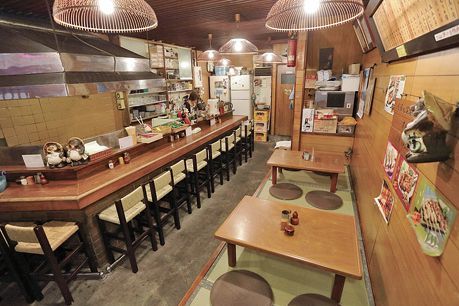 関西「焼き鳥」の名店／焼鳥専門店 鳥栄（尼崎）　 内観