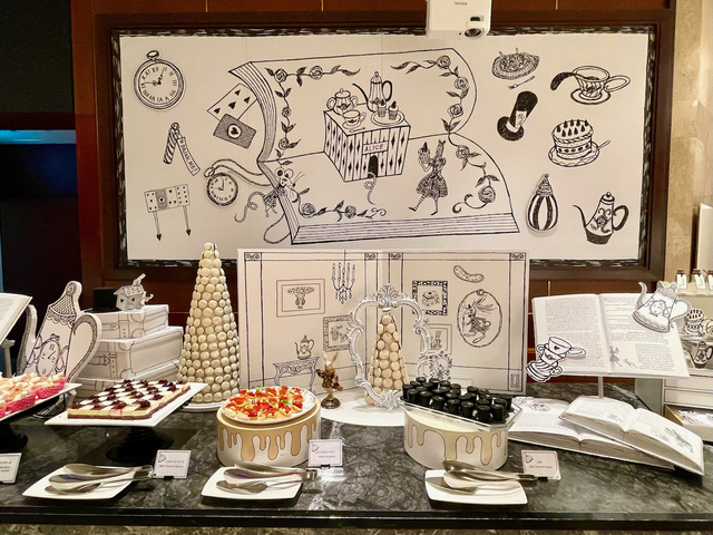 【ヒルトン東京 絵本の国のアリス スイーツビュッフェ】