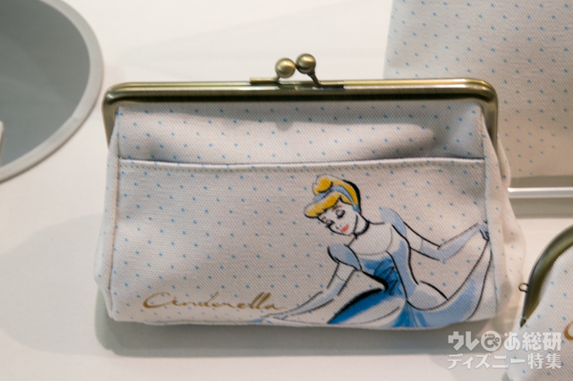 〈AYANOKOJI〉がま口手帳ケース|4,860円(税込)