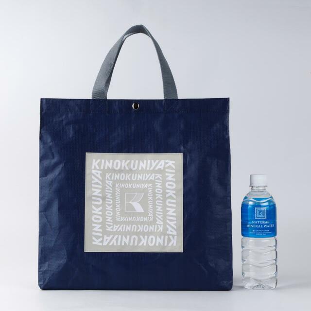 「お年玉バッグ（サックスブルー）」＜サイズ：約縦30cm×横30cm×マチ10cm＞【おいしさ・楽しさ・幸せがぎゅっと詰まった「紀ノ国屋のお年玉袋」12月9日より、公式オンラインストアにて先行販売開始！】