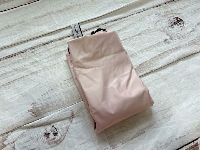 上に向かって半分にたたみます