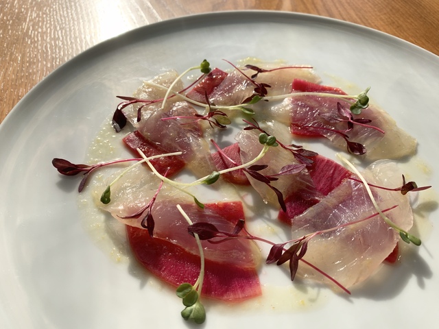平目のカルパッチョ 蜂蜜とレモンのヴィネグレット