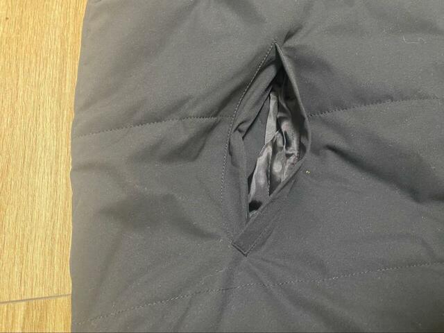 【Honeys ノーカラーライトブルゾン】両サイドにはポケット付き。スマホも入ります