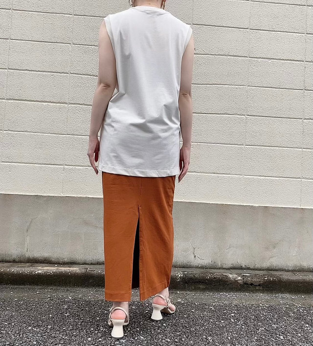 【UNIQLO（ユニクロ）】エアリズムコットンスリットスカート　ブラウンSサイズ着用