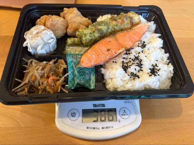 【ロピア 焼鮭弁当】堂々の重さ386g！内容充実のお弁当♪