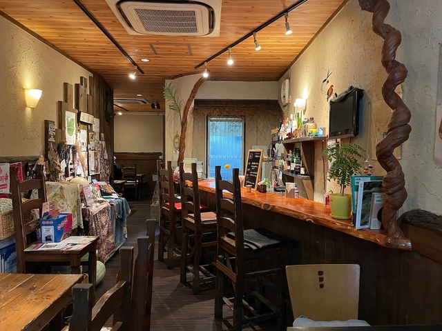 【南インド料理 葉菜hana】テーブルのほか、カウンターもあります