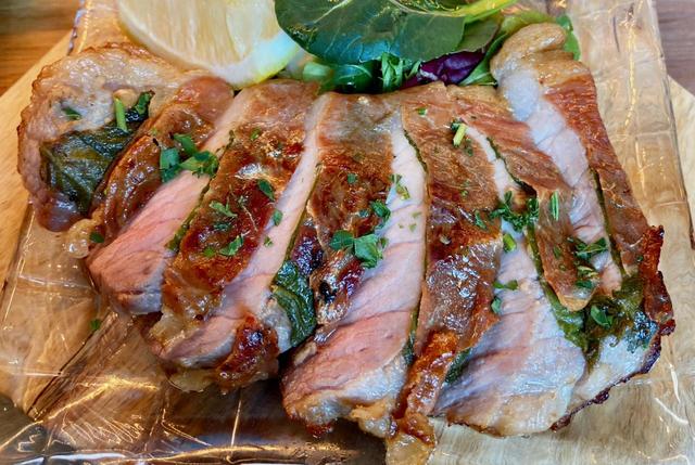 「松阪ポークの伊（イタリアン）ステーキ」のアップ