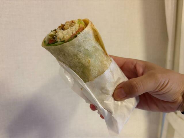 【コストコ　メキシカンサラダラップ】片手でがぶっと食べられる大満足ラップ！ピリ辛がクセになる♪