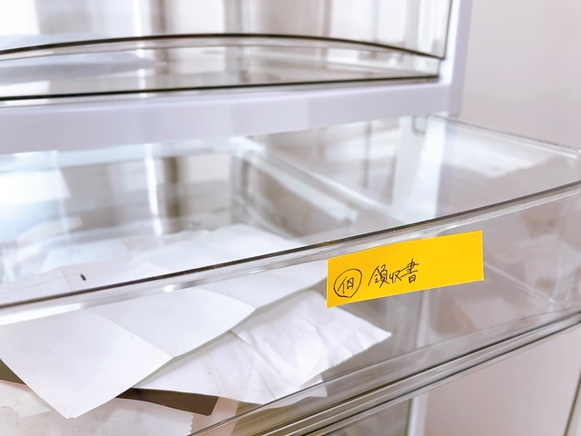 【アイリスオーヤマ スーパークリアチェスト SCE-1000】溜まっていた個人的な領収書も一気に整理できました