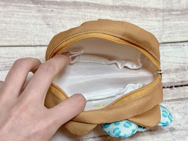 内側は仕切りなどはないシンプルな作り