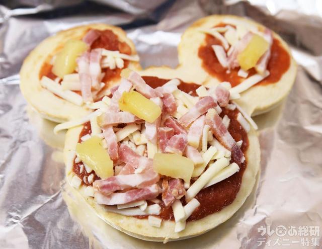アルミホイルを敷いて、トースターで焼きました。ピザ(ベーコン&パイナップル)|東京ディズニーリゾート・フローズンセレクション