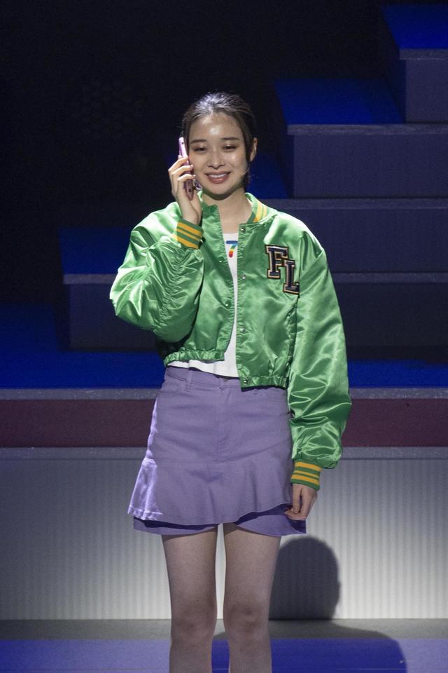 『舞台 Bling Bling By Seventeen』 ⒸSeventeen/集英社 撮影/田﨑嗣朗 【第1部:田鍋梨々花】