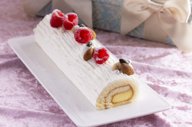 「ヴェルサイユの雪化粧」<期間:2025年11月15日~12月28日>【【ヒルトン広島】18世紀フランスの王妃の世界に浸るスイーツビュッフェ『マリー・アントワネットのロイヤルクリスマス』】