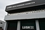 おしゃれ感あふれるLUSHの工場