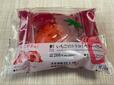 【ローソン　いちごのトリコ！ベリーベリーケーキ】1個当たり210kcal