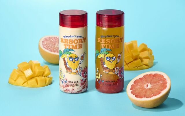 「Gong cha ✕ niko and ... リゾートボトル 460ml ピングレマンゴーミルクティー」と「Gong cha ✕ niko and ... リゾートボトル 460ml ピングレマンゴーティーエード」各1,490円（税込み）