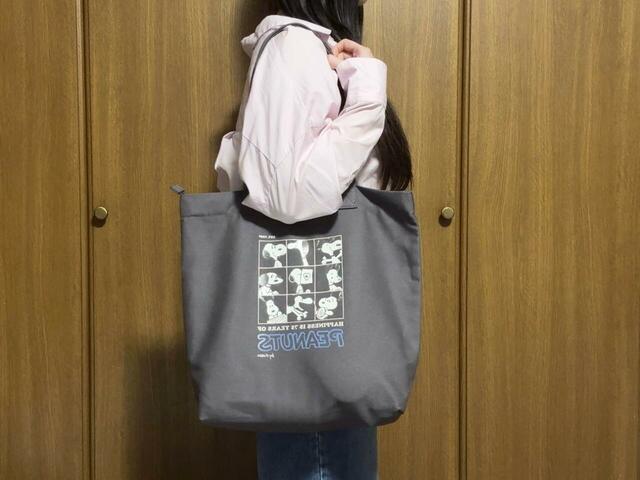 身長155cmの筆者が持ってみた図です。サイズ感の参考にしてくださいね♪