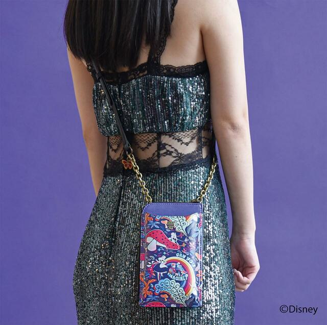 スマホショルダー 16,500円｜ANNA SUI ディズニーコレクション『ふしぎの国のアリス』