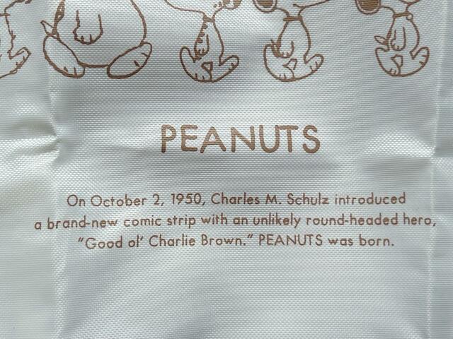 「PEANUTS」のロゴもかわいいです♪