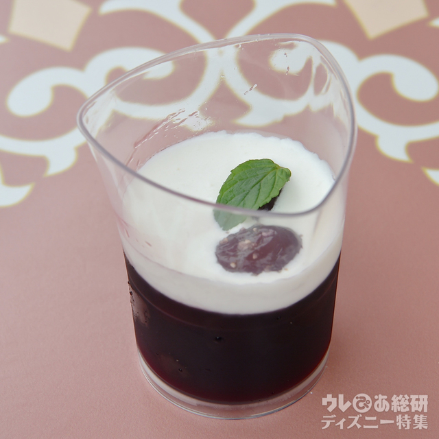 セットにはドリンク1杯とグレープゼリーが付く