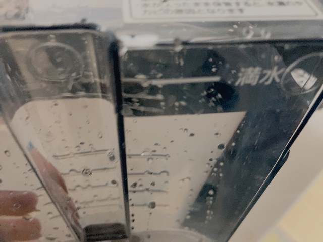 【アイリスオーヤマ リンサークリーナーRNS-P10-W】使い方：タンクの満水まで水を入れます