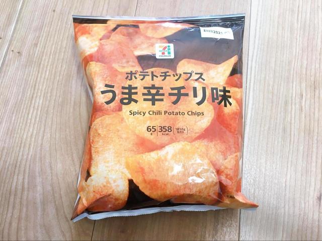 ポテトチップス　うま辛チリ味
