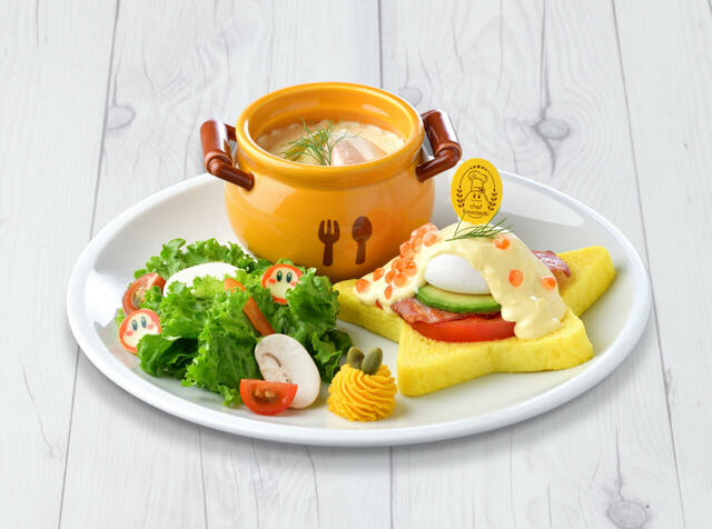 「コックカワサキとくせい☆秋のサーモンミルクスープ ～ワープスターみたいなエッグベネディクトを添えて～」＜価格：2,178円(税込)＞【星のカービィ『Kirby Café』に秋の期間限定メニュー2種が登場！カービィのボウルも新発売】