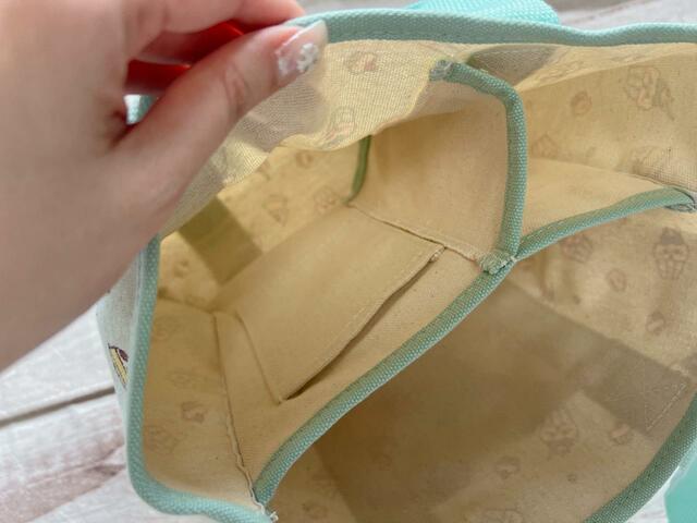 仕切りにもポケット付き