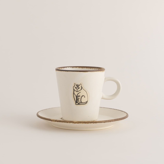 【リサ・ラーソン】「カップ&プレート(Found Cats Series・益子焼)」¥5,500/益子焼でつくられた、カップとプレートのセット。