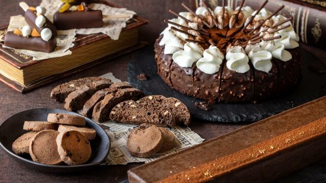 「ショコラスイーツ」<期間:2026年1月5日〜3月13日>【“苺の赤”と“チョコレートの黒”を融合させた五感で楽しむ「ストロベリー&ショコラスイーツブッフェ」が、2026年1月5日よりスタート!】