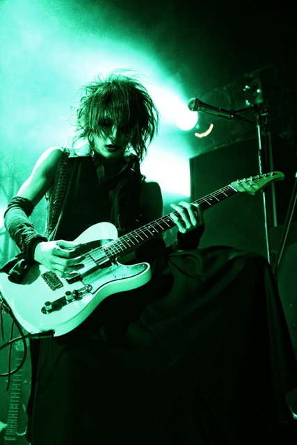 DEZERT　キラ（G）　　撮影：小林裕和