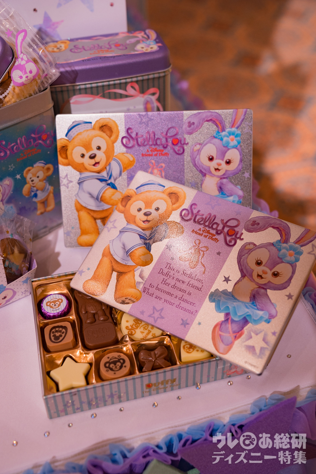 アソーテッド・クッキー 1,000円｜縦横6.5×横約13×高さ約15.5cm、内容量：8個（チョコレート&バタークッキー 4個、バター&ストロベリークッキー 4個）、1袋65g｜ステラ・ルー｜2017年4月10日（月）発売｜マクダックス・デパートメントストア｜東京ディズニーシー