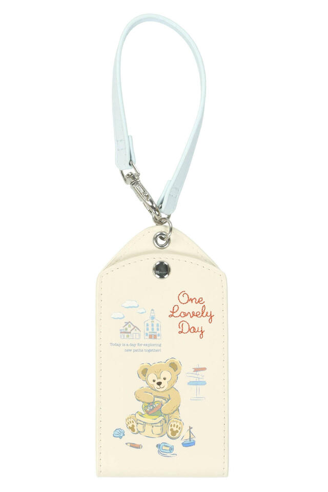 ラゲッジタグ 1,800円|おでかけの準備をしたり、おさんぽしているダッフィーがデザインされたグッズ|販売店舗:東京ディズニーシー「マクダックス・デパートメントストア」|発売日:2025年6月3日(火)