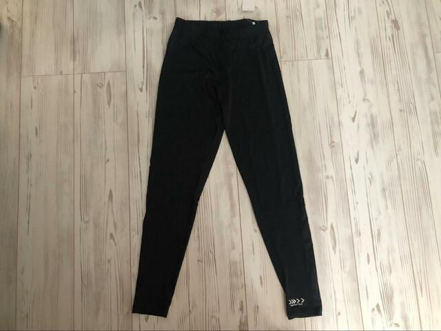 【ワークマン レディースクールシールドネオ冷感レギンス】シンプルなカラーと柄だから仕事でも着やすいデザイン