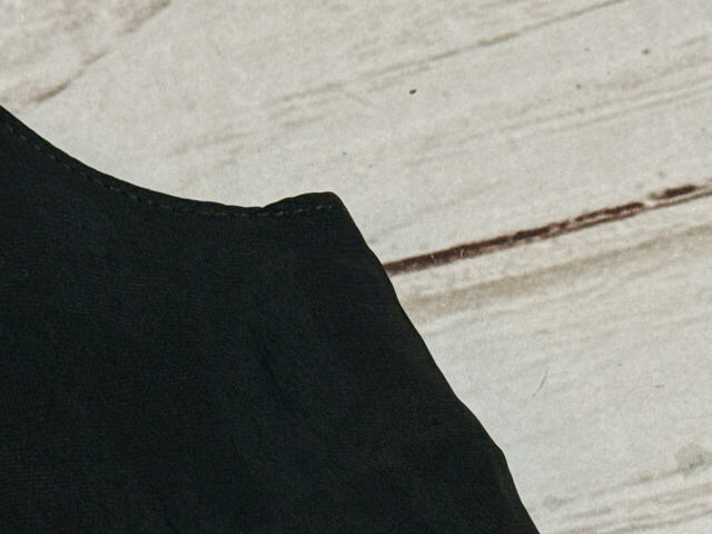 素材はやわらかな手ざわりのナイロン生地