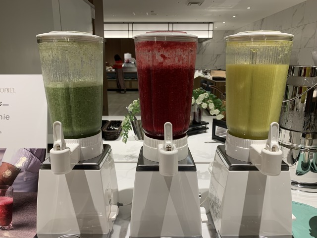 朝食は体が目覚めるスムージでスタート!