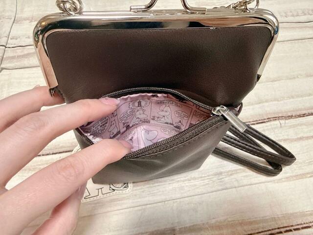 ジップポケットの内側もキュートな裏地付き