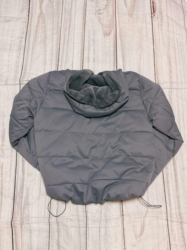 後ろ姿はファーのフードがアクセント♪