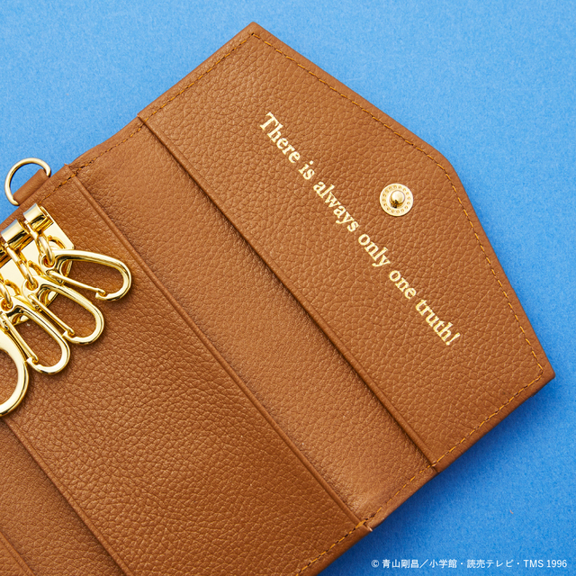 【キーケース】中には作品中の「江戸川コナン」の名セリフ‘‘真実はいつもひとつ’’のフレーズを英語で表現したゴールドの刻印【サマンサタバサプチチョイス『名探偵コナン』コレクション】