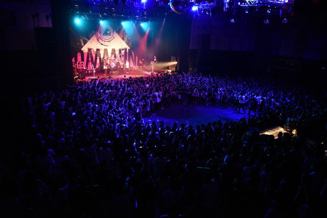 「COMMUNE」ライブレポート／MUCCのステージ中、後方に大きなモッシュピットが出来上がった