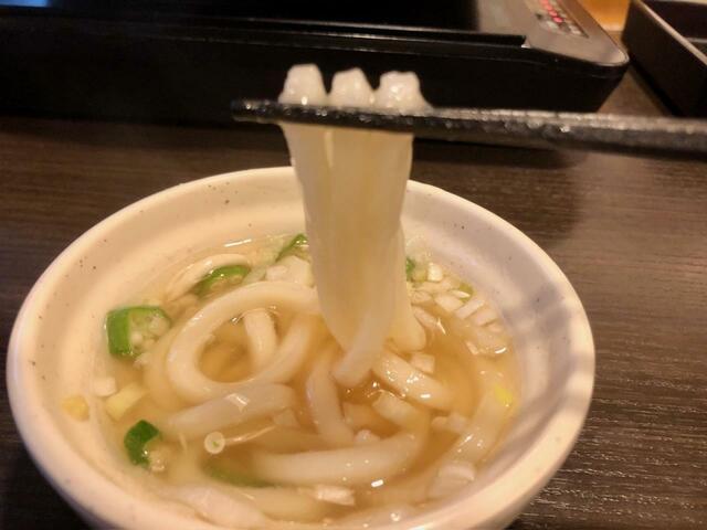 【しゃぶ葉 しゃぶしゃぶ・寿司食べ放題 牛2種&豚コース】野菜とお肉のだしが染み渡った鍋で麺を茹でると最高に美味しいですね