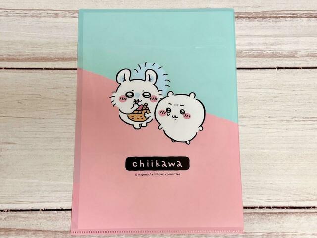 【ちいかわ100円雑貨】背面は集めた実をモモンガにとられてしまったちいかわ。不憫ですがかわいい♡