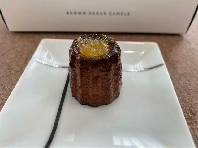 【黒糖カヌレほうき星】温めることで甘くなるパイナップル