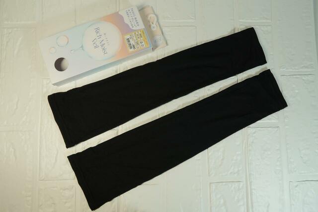 ワークマン×ファンケル保湿成分配合肌着/Rich Moist Veil ロングアームカバー 980円（税込）手首からつけると二の腕まで隠れる長さ42センチ