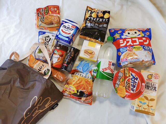 かなり大容量！『大人のおしゃれ手帖』2023年7月号「付録：大人のmiffy（ミッフィー）保冷バッグ」価格：1280円（税込）