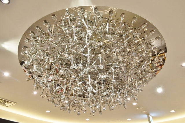 「TOKYO CURRY QUARTET」の天井はスプーン！